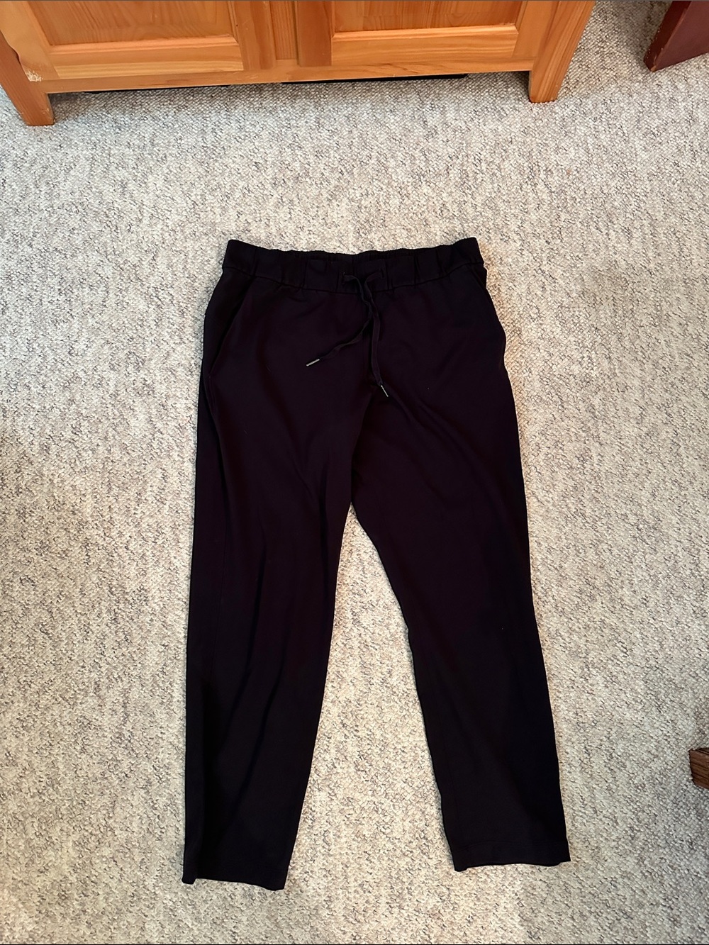Lululemon Very excellent condition Black Drawstring pocket stretchy jogger